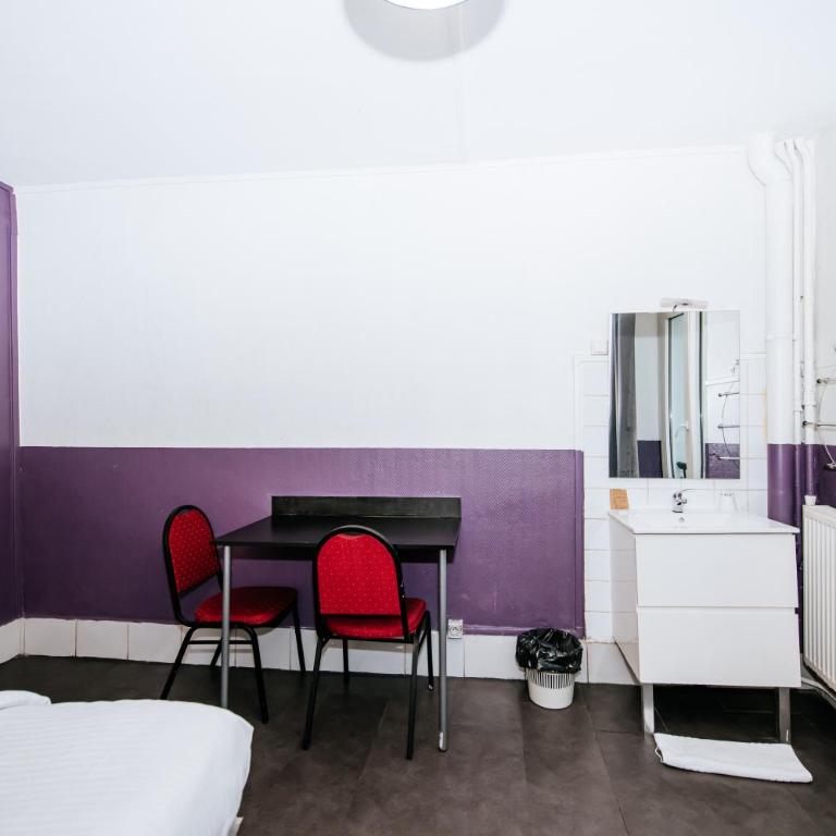 Hotel De La Poste - Chambre Double Standard avec Salle de Bains Commune - 13