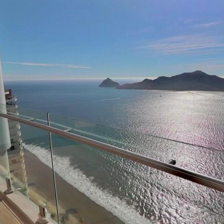 Camino al Mar Apartment Gold with Amazing View of the Ocean, Beach and Swimming Pool, 3 Rooms - Three-Bedroom Apartment - 8