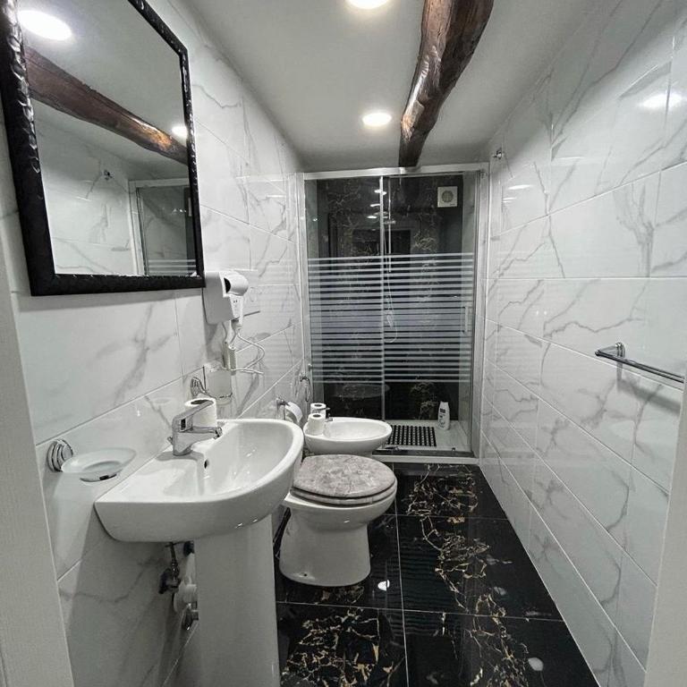 Valentino luxury suites - Suite con Vasca Idromassaggio - 13