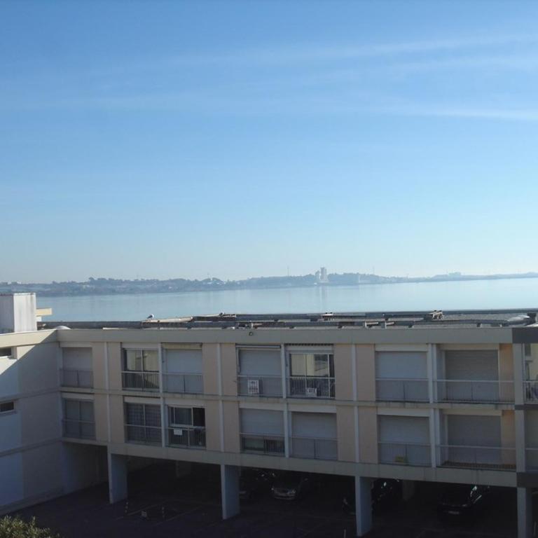 Studio avec Parking, WIFI et Animaux Acceptés à Balaruc-les-Bains - FR-1-680-36 - Appartement - 1