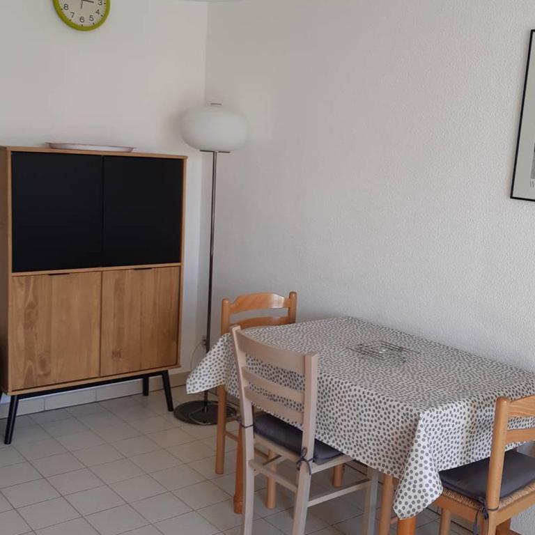 Appartement F2 avec loggia fermée et cuisine équipée, proche des thermes de Balaruc-les-Bains - FR-1-680-39 - Apartment - 4