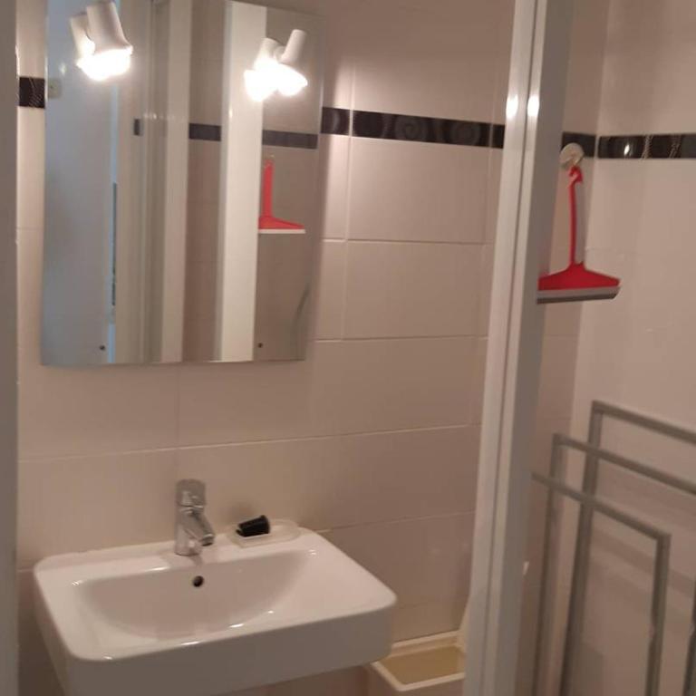 Appartement F2 avec loggia fermée et cuisine équipée, proche des thermes de Balaruc-les-Bains - FR-1-680-39 - Apartment - 5