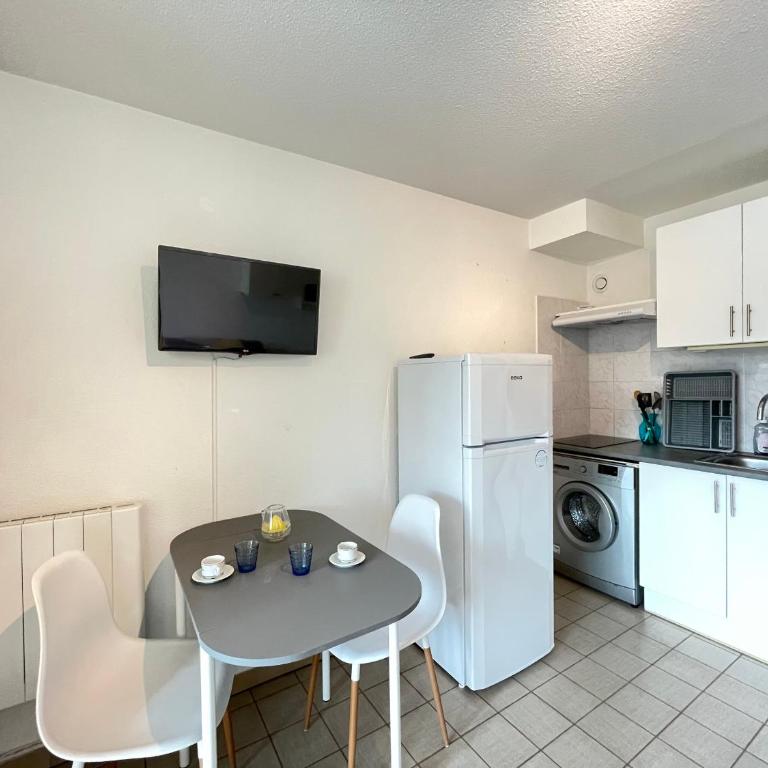 Studio cabine 4 pers, animaux admis, parking privé à Sète - FR-1-338-559 - Apartment - 5
