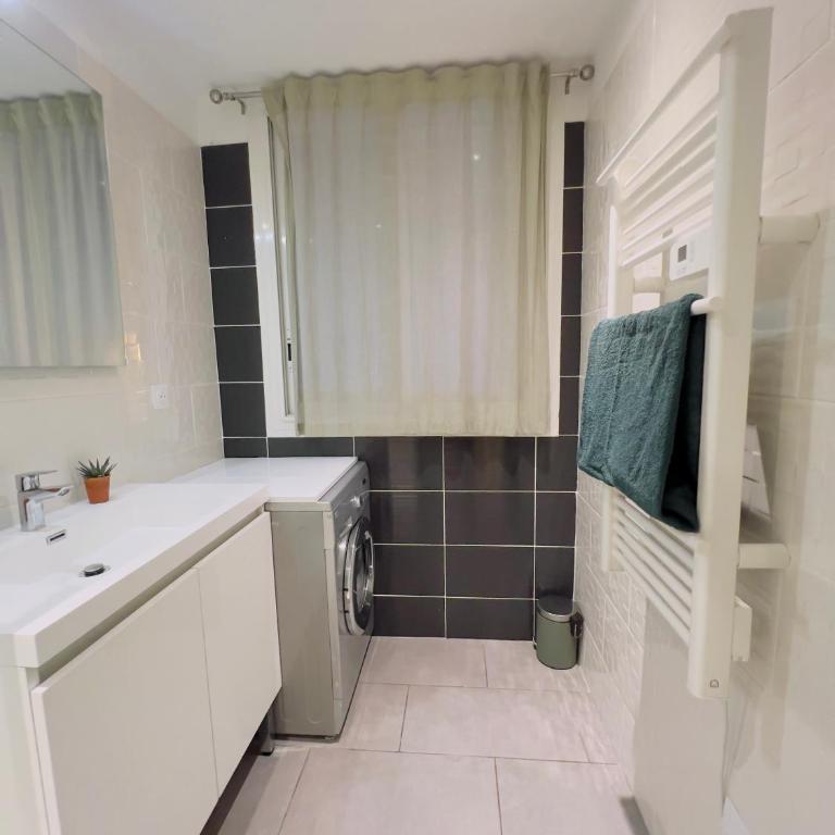 Superbe T3 séjour Marseille Clim 2 balcons Timone - Appartement 2 Chambres - 13