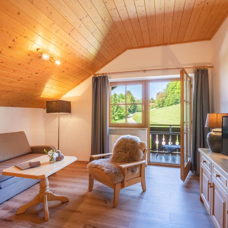 Hartungs Hoteldorf - Familienzimmer mit Küchenzeile - 5