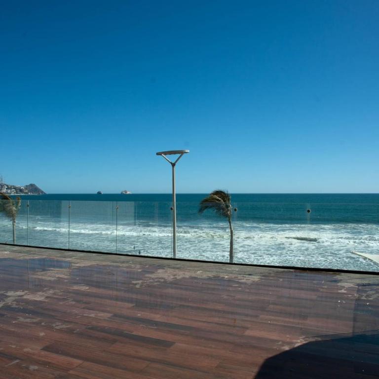 Stylish Apt. w/ Rooftop, Infinity Pool & Sea View - Two-Bedroom Apartment - 3