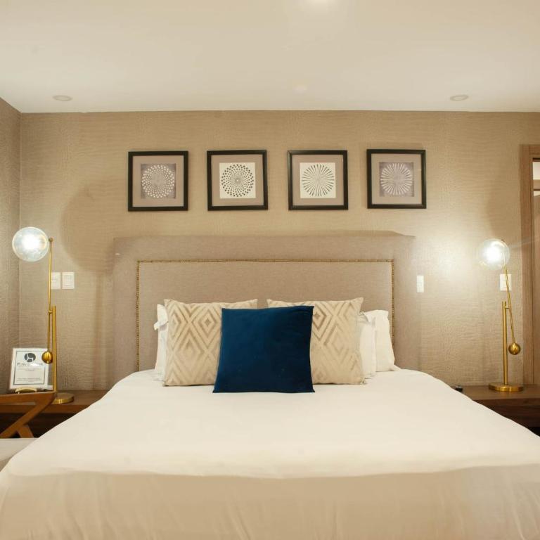 Stylish Apt. w/ Rooftop, Infinity Pool & Sea View - Two-Bedroom Apartment - 5
