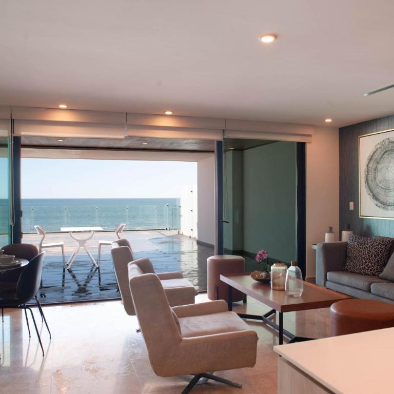 Stylish Apt. w/ Rooftop, Infinity Pool & Sea View - Two-Bedroom Apartment - 6
