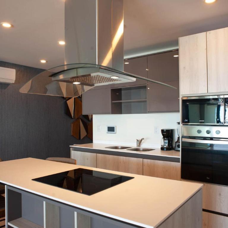 Stylish Apt. w/ Rooftop, Infinity Pool & Sea View - Two-Bedroom Apartment - 11