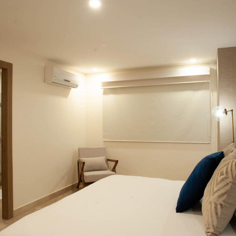 Stylish Apt. w/ Rooftop, Infinity Pool & Sea View - Two-Bedroom Apartment - 13