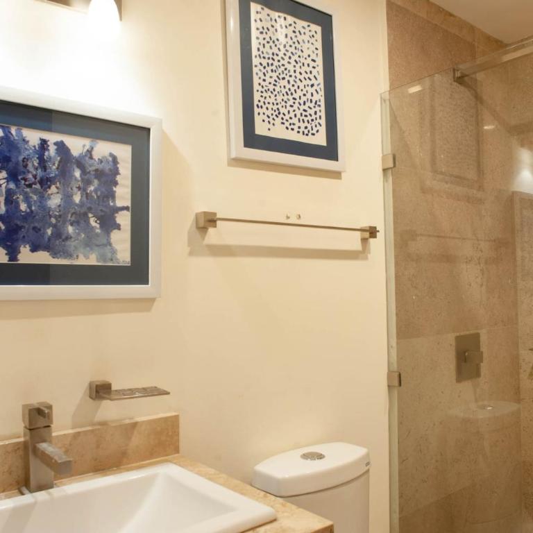 Stylish Apt. w/ Rooftop, Infinity Pool & Sea View - Two-Bedroom Apartment - 18
