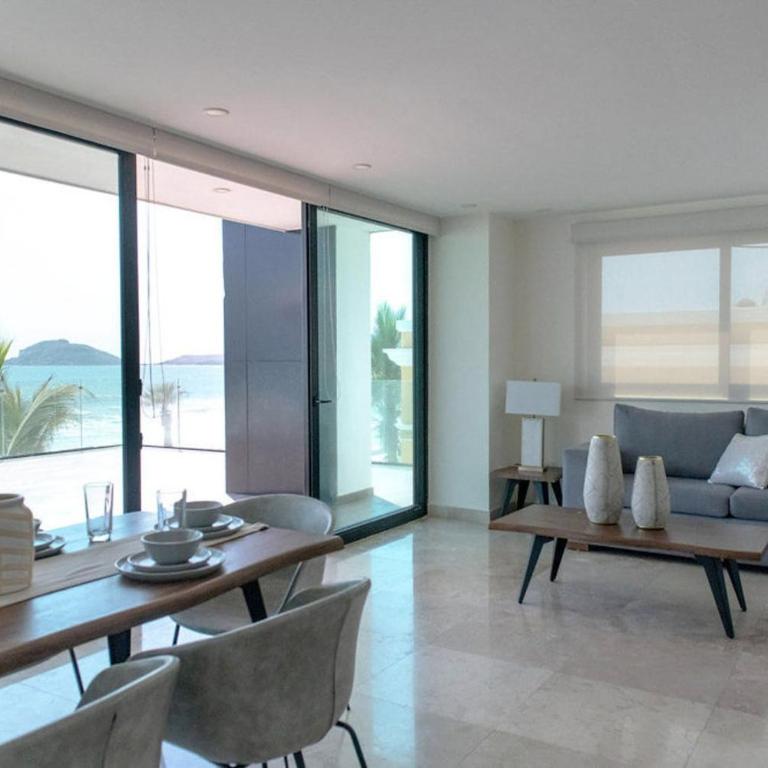 Terraza con vista al mar y a atardeceres - Two-Bedroom Apartment - 1