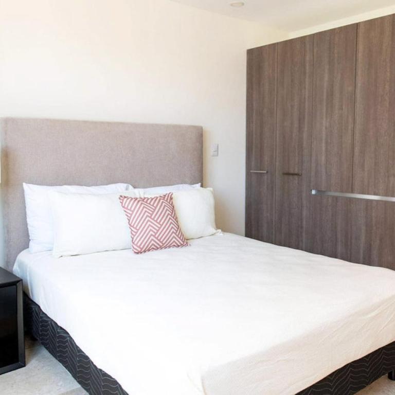 Terraza con vista al mar y a atardeceres - Two-Bedroom Apartment - 6