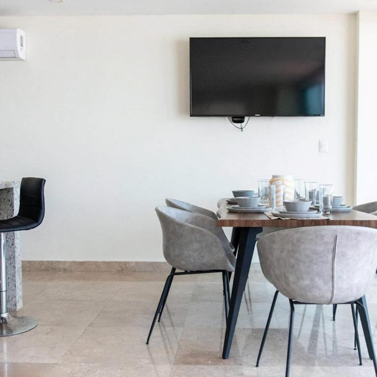 Terraza con vista al mar y a atardeceres - Two-Bedroom Apartment - 13