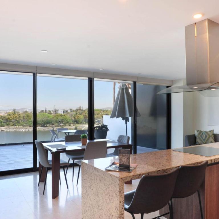 Vista a la Laguna y Amenidades Unicas - Two-Bedroom Apartment - 1