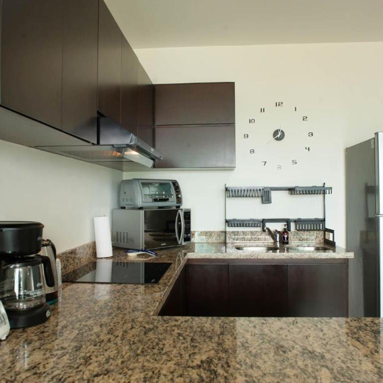 Spacious Apartment with Private Balcony & Ocean View - Brujas - Two-Bedroom Apartment - 7