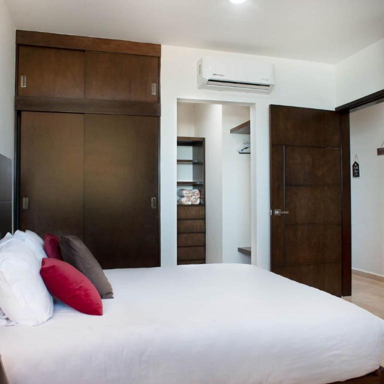 Spacious Apartment with Private Balcony & Ocean View - Brujas - Two-Bedroom Apartment - 15