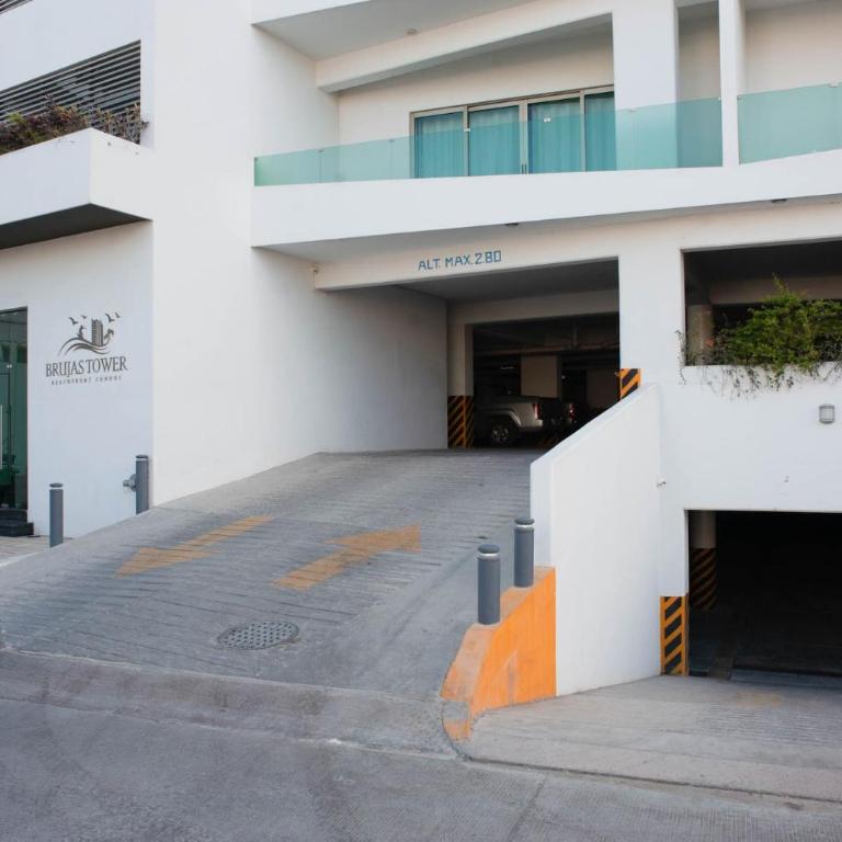 Spacious Apartment with Private Balcony & Ocean View - Brujas - Two-Bedroom Apartment - 24
