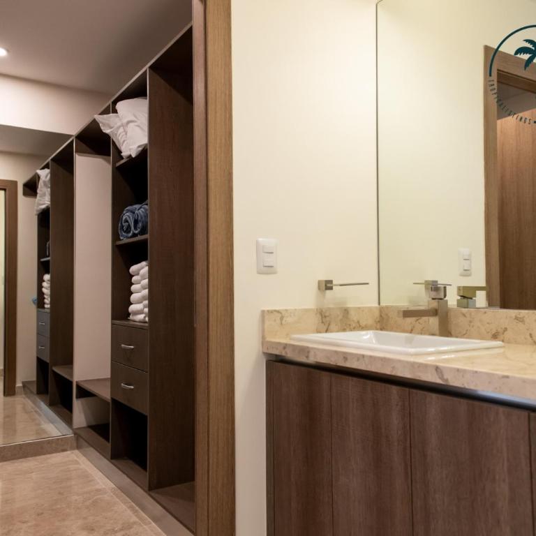 Moderno condominio con vista al mar! - Two-Bedroom Apartment - 12