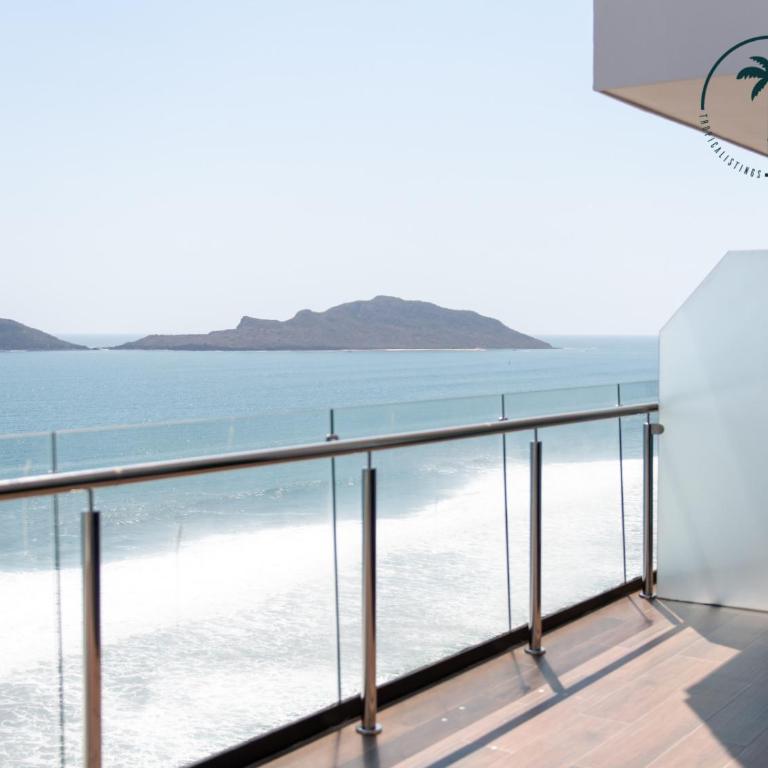 Terraza con Vista al Mar, BBQ y Piscina - Two-Bedroom Apartment - 1