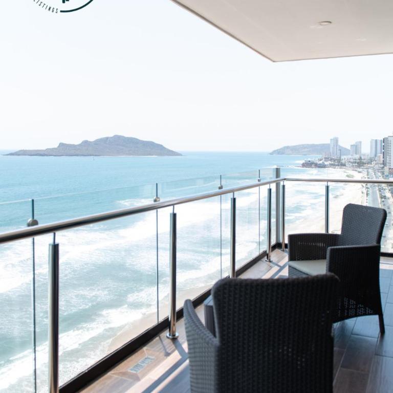 Terraza con Vista al Mar, BBQ y Piscina - Two-Bedroom Apartment - 4