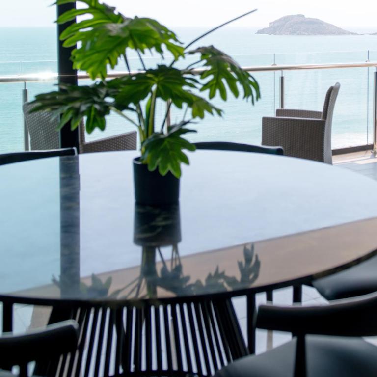 Terraza con Vista al Mar, BBQ y Piscina - Two-Bedroom Apartment - 16
