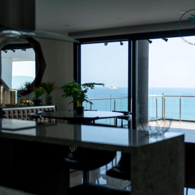 Terraza con Vista al Mar, BBQ y Piscina - Two-Bedroom Apartment - 18