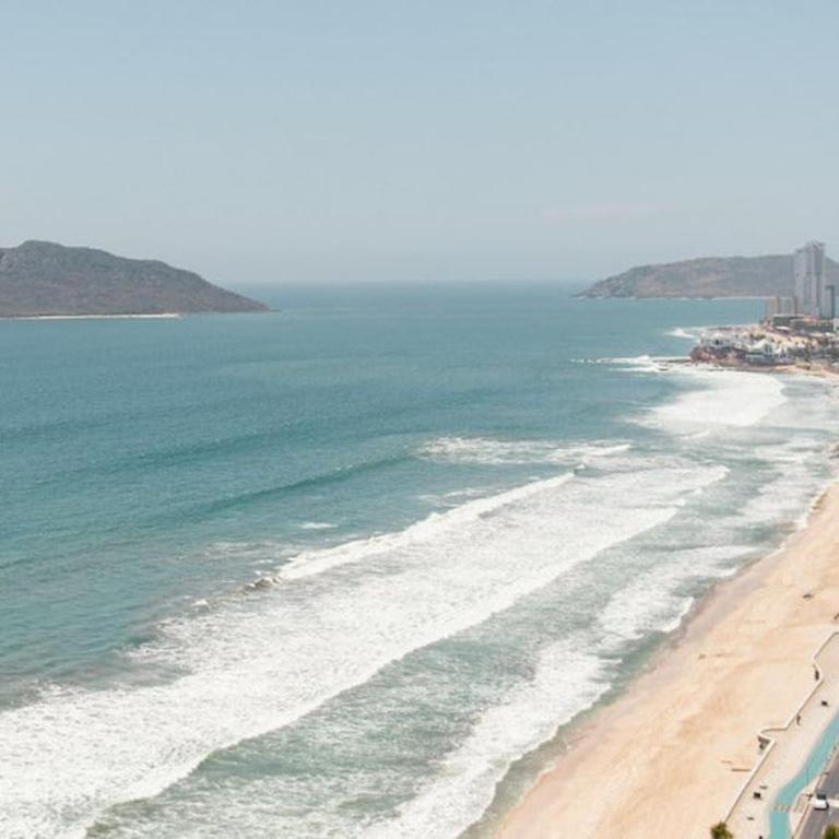 Terraza con Vista al Mar, BBQ y Piscina - Two-Bedroom Apartment - 39