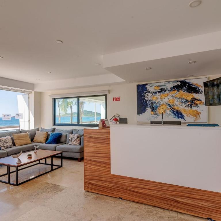 Terraza con Vista al Mar, BBQ y Piscina - Two-Bedroom Apartment - 40