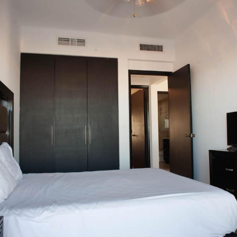 Spacious Apartment with Pool Facing the Ocean in Mazatlán - Marina - Apartment with Balcony - 16