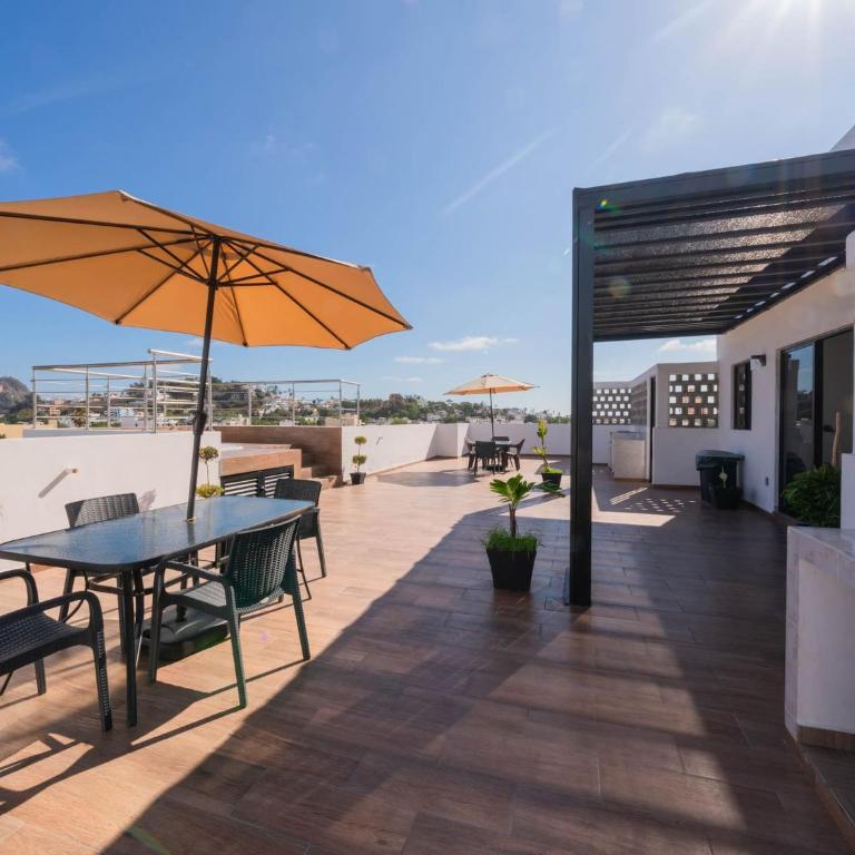 Comfy Apartment with Stylish Furnishings & Private Balcony - Antigua - Two-Bedroom Apartment - 1