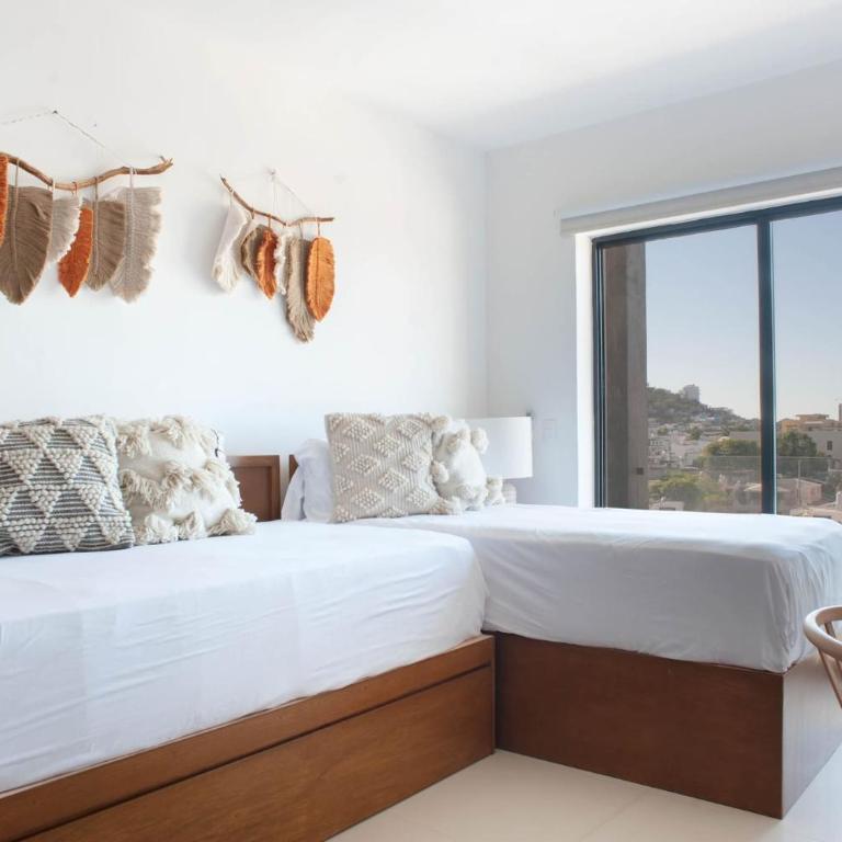 Comfy Apartment with Stylish Furnishings & Private Balcony - Antigua - Two-Bedroom Apartment - 8