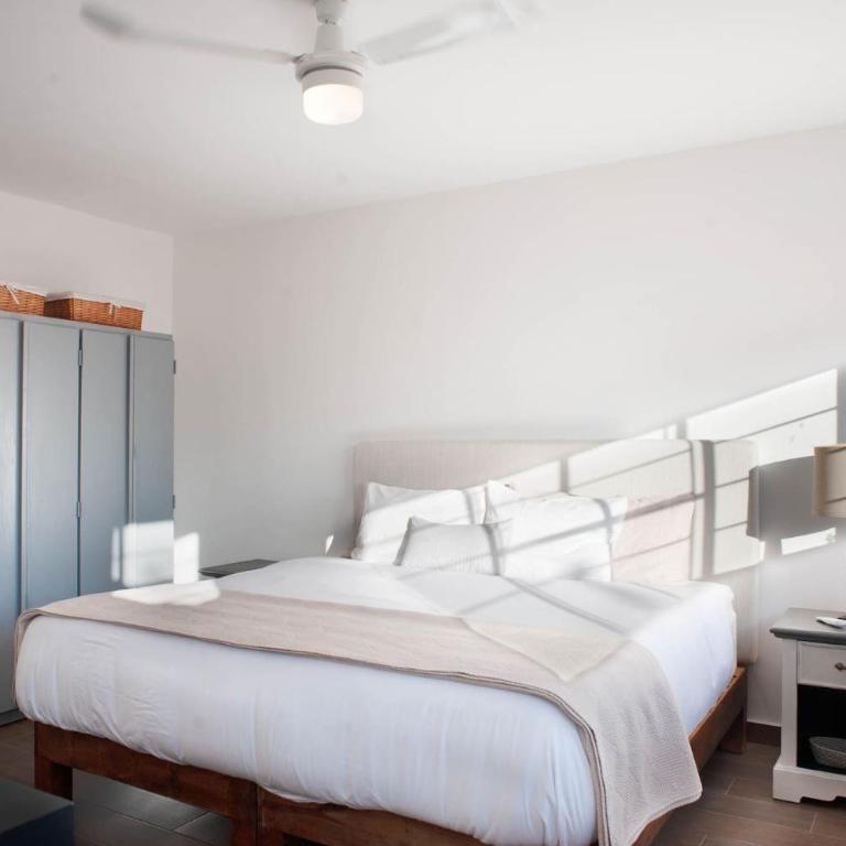 Cozy Apt. w/ Private Balcony & Great Lighting- Romanita 1 - One-Bedroom Apartment - 3