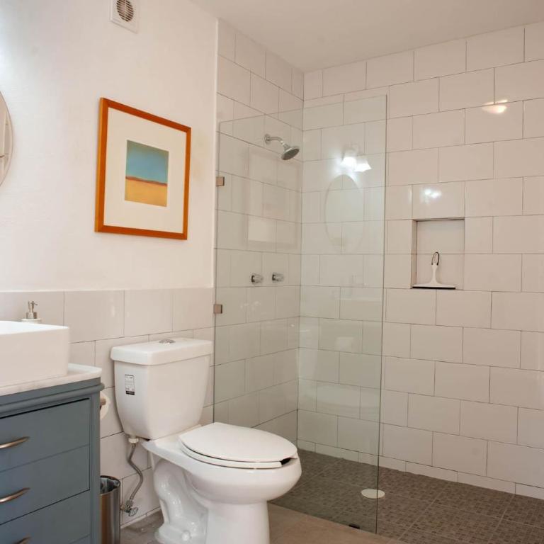 Cozy Apt. w/ Private Balcony & Great Lighting- Romanita 1 - One-Bedroom Apartment - 13