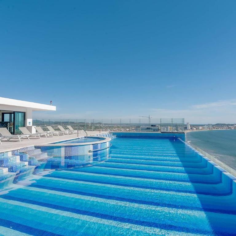 Hermosa terraza con vista a la laguna! - Two-Bedroom Apartment - 5