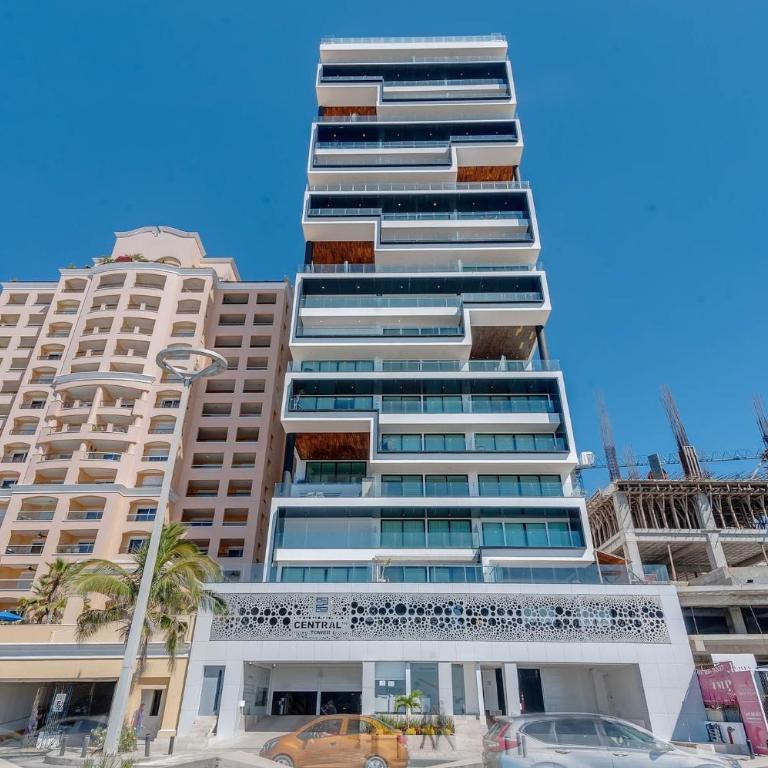 Hermosa terraza con vista a la laguna! - Two-Bedroom Apartment - 28
