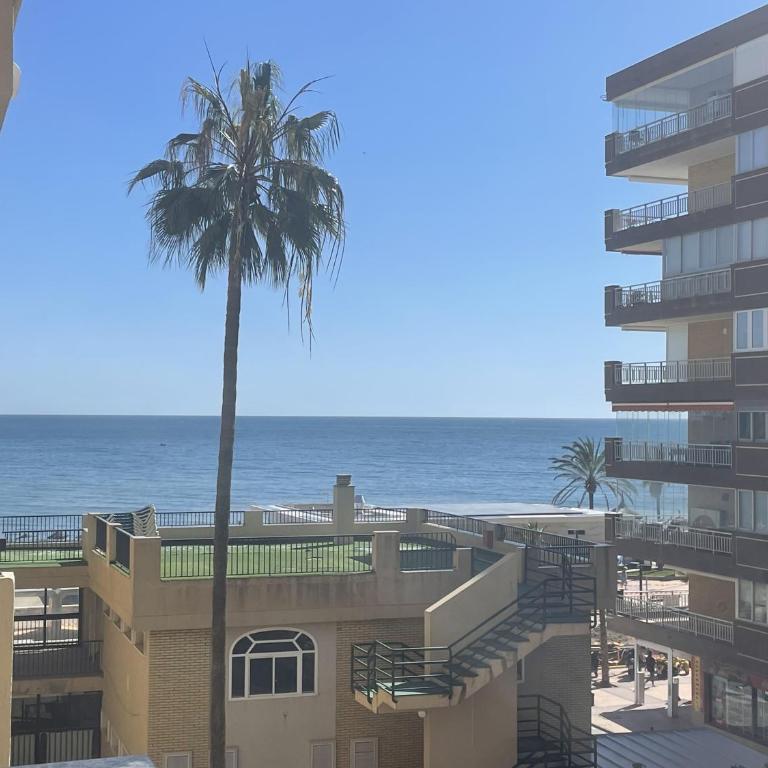 Piso en el Paseo Marítimo Fuengirola - Apartment with Sea View - 1