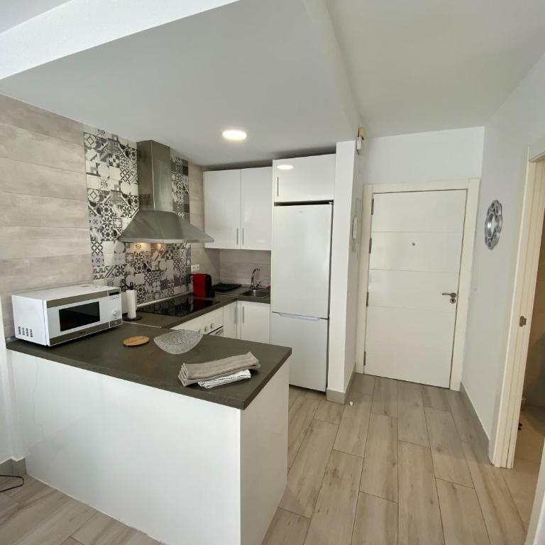 Piso en el Paseo Marítimo Fuengirola - Apartment with Sea View - 7