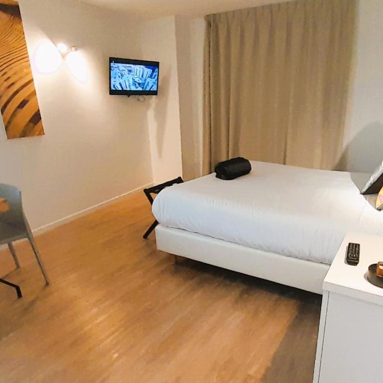 Hotel La Marine, Vieux Port - Chambre Double Moyenne - Côté Cour - 7