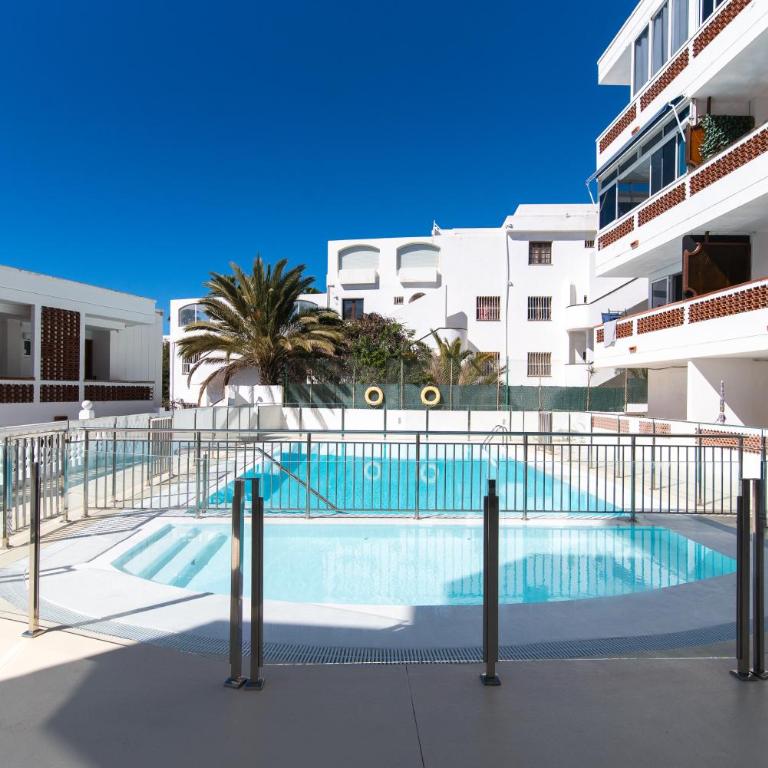 Home2Book Stylish Tropical Apt Terrace & Pool - Two-Bedroom Apartment - 25