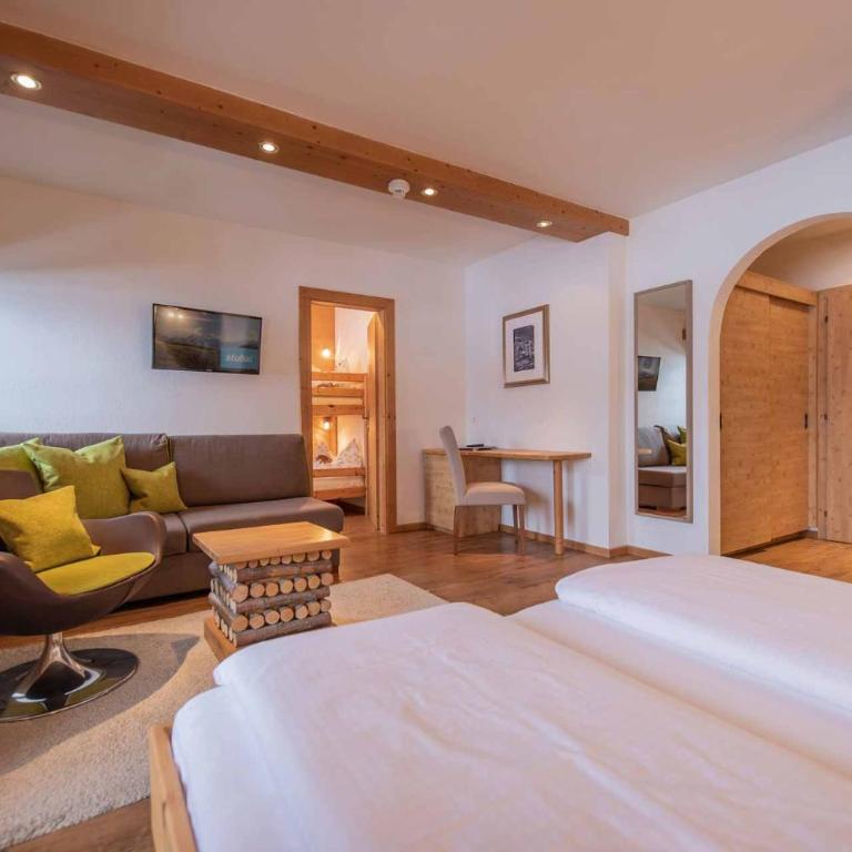 Familien- & Vitalhotel Auenhof - Familiensuite mit Balkon - 5