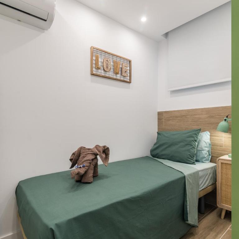 Home2Book Stylish Tropical Apt Terrace & Pool - Two-Bedroom Apartment - 20