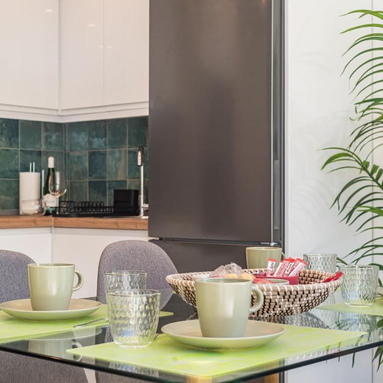 Home2Book Stylish Tropical Apt Terrace & Pool - Two-Bedroom Apartment - 12