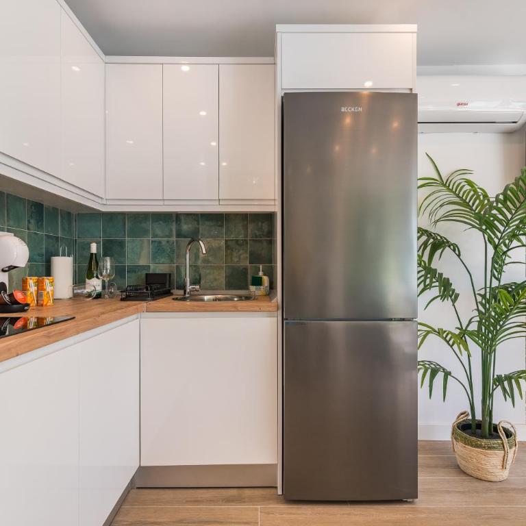 Home2Book Stylish Tropical Apt Terrace & Pool - Two-Bedroom Apartment - 11