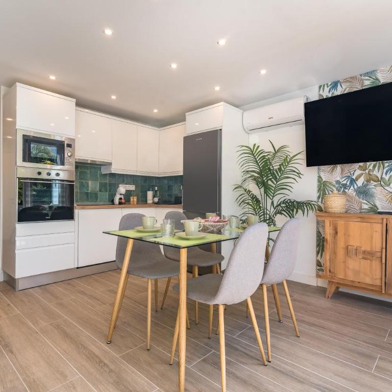 Home2Book Stylish Tropical Apt Terrace & Pool - Two-Bedroom Apartment - 8