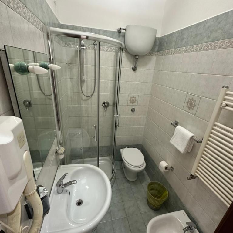 TERMINI STAR - Camera Tripla con Bagno Privato - 3