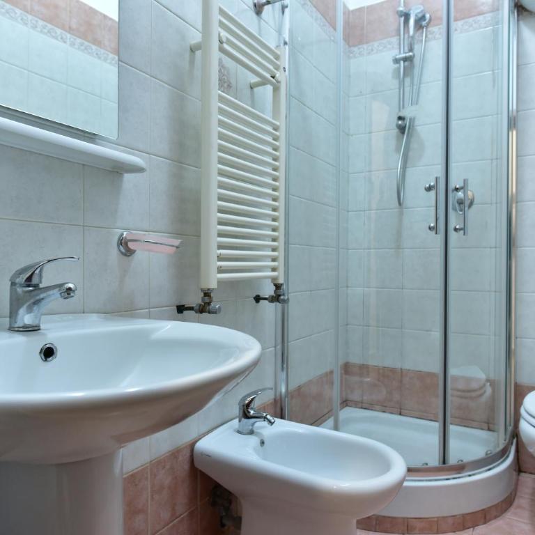 TERMINI STAR - Camera Quadrupla con Bagno Privato - 2