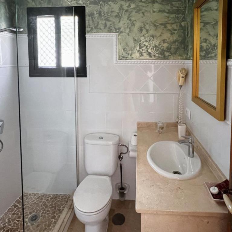 Hotel Sindhura - Habitación Triple con balcón - 5