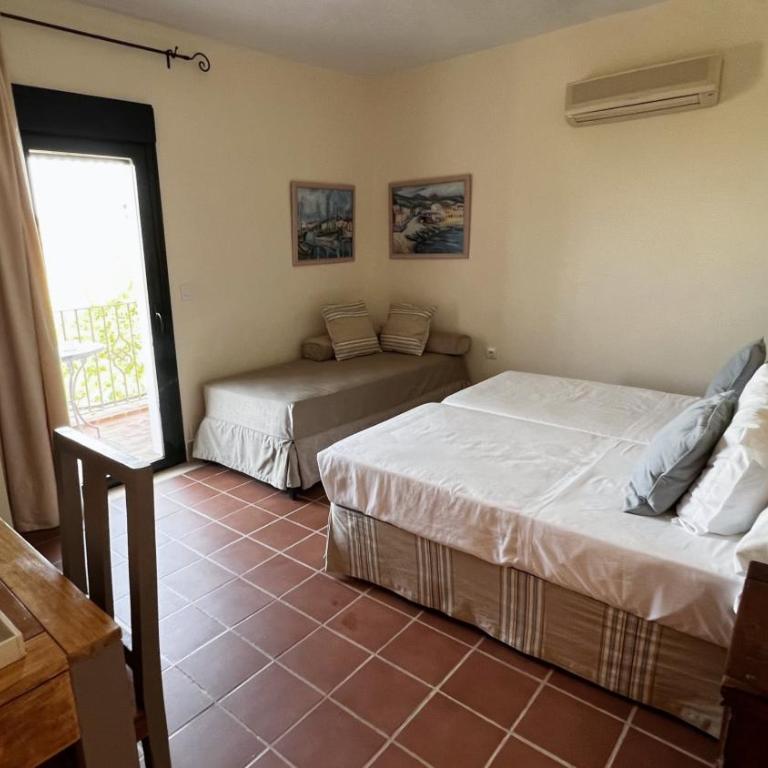Hotel Sindhura - Habitación Triple con balcón - 6