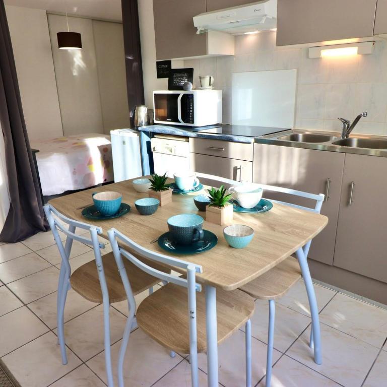 T1 Confortable Proche Centre avec Parking Privé - FR-1-432-44 - Studio - 5